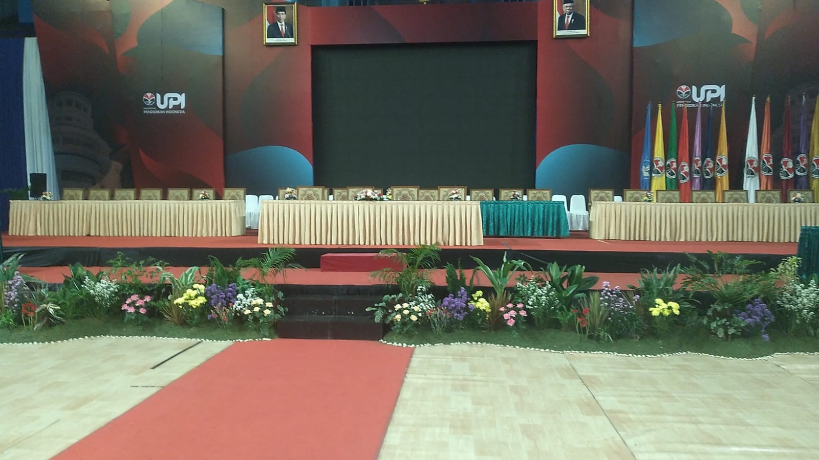 Megahnya Persiapan Wisuda Gelombang 1 2024 Universitas Pendidikan Indonesia di Gymnasium UPT Pusat Olahraga UPI